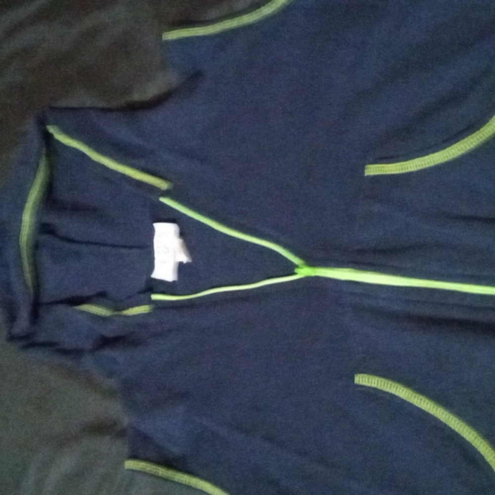 Ladies no sleeve hooded zip up